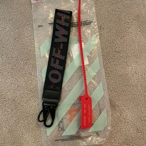 OFF WHITE KEYCHAINS.